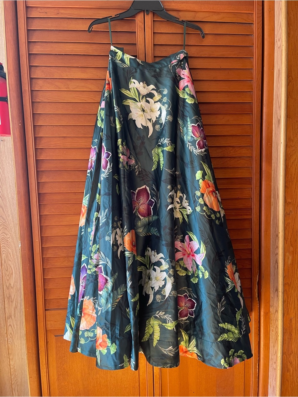 Sani Cai Floral Embroidered Lehenga Skirt In Green. Size XS Women #470